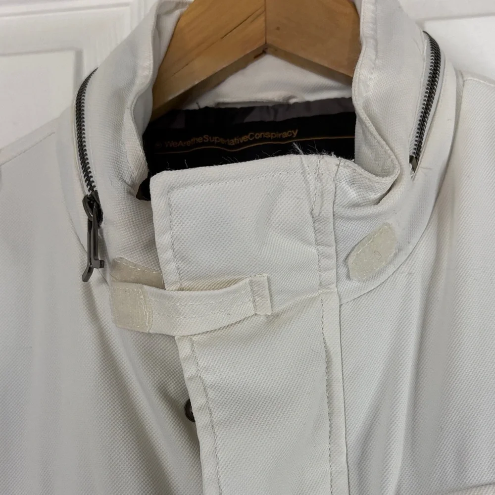 WESC Men's L Classic White Snowboard/Snow Jacket